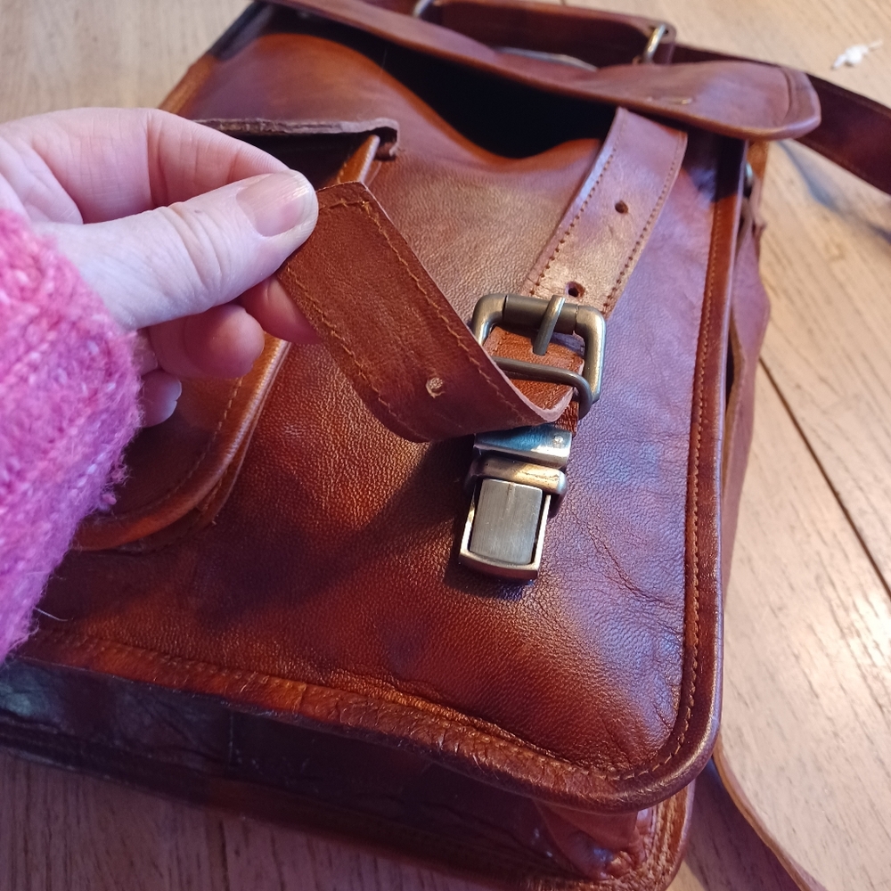 MEN'S VINTAGE LEATHER CROSSBODY MESSENGER BAG - Picture 6 of 15